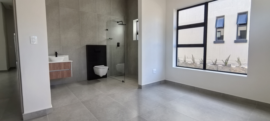 5 Bedroom Property for Sale in Outeniquasbosch Western Cape